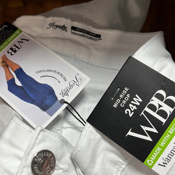 NEW Royalty Mid Rise Cropped White Distressed Capris Women’s Plus Size 24W - Picture 3 of 12